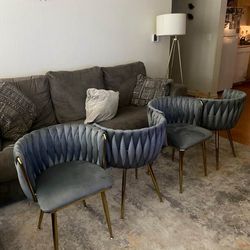 Set of 4 dinning chairs