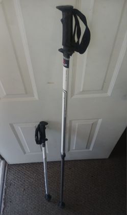 Pair MSR SureLock™ long size, Positive Locking System Trail Backcountry Poles.
Simple, strong, reliable. The SureLock Trail Pole’s 2-section aluminum 