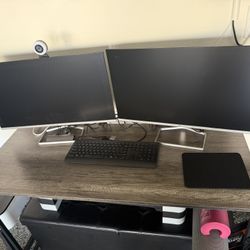 Two HP Computer monitors (Excellent Condition)