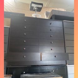 Dresser/ Twelve drawers dresser