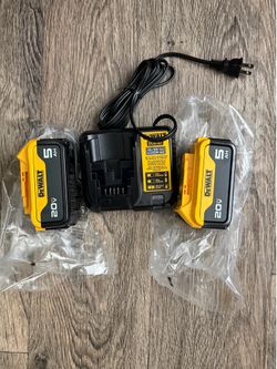 DEWALT 20V MAX Lithium-Ion Battery Starter Kit with 5.0 Ah Batteries (2-Pack) and Charger