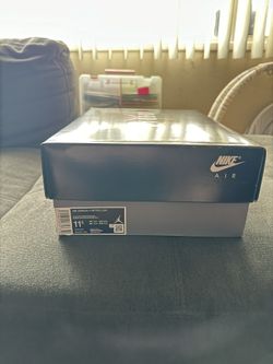 Jordan 11 Low (72-10) Size 11. 5