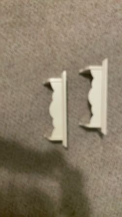 Scalloped white shelves set of two