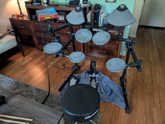 Yamaha Electric Drum Set