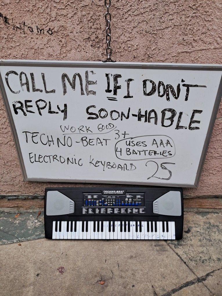 Keyboard  Piano Battery  Operated.  No Electric  
