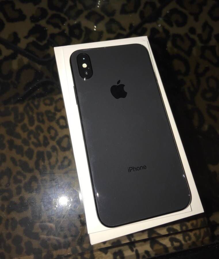 AVAILABLE MONDAY EVENING 12/16!! IPhone X Space Grey (black) 256GB Factory Unlocked-MAKE OFFER
