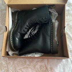 Dr. Martens Black boots