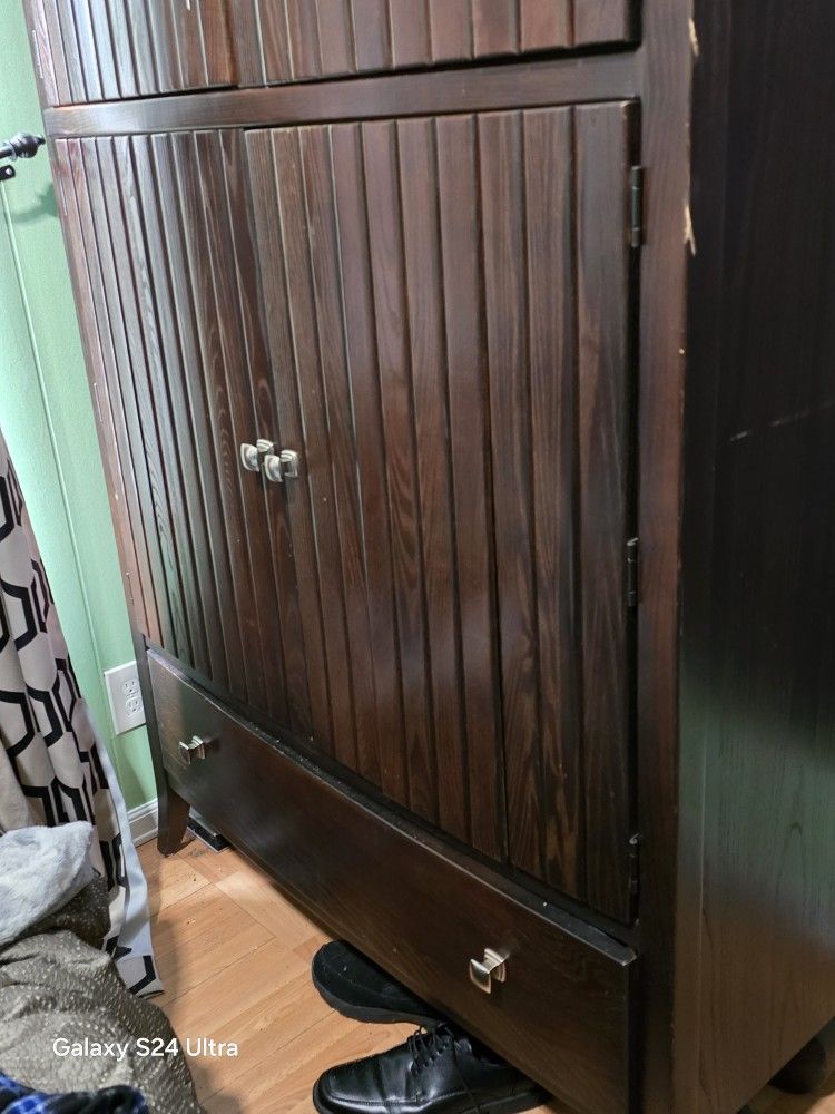 Closet Dresser In Good Condition ..Free
