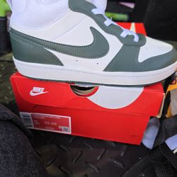 Boys Nike Shoes Size 3Y