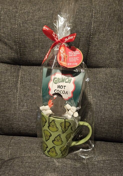 Dr. Seuss Grinch Hot Cocoa Stir Buddy Mug Set