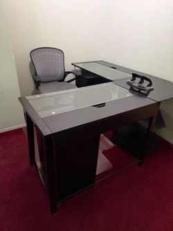 Office chair and desk