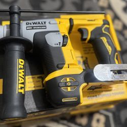 DEWALT ATOMIC 20V MAX Cordless Brushless Ultra-Compact 5/8 in. SDS Plus Hammer Drill