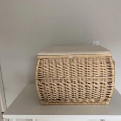 Wicker Laundry & Storage Hamper with Cushion Lid and a Handle