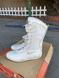 Women’s Nike Hypnotize Size 9