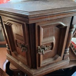 End Or TV Table With Bottom Storage 