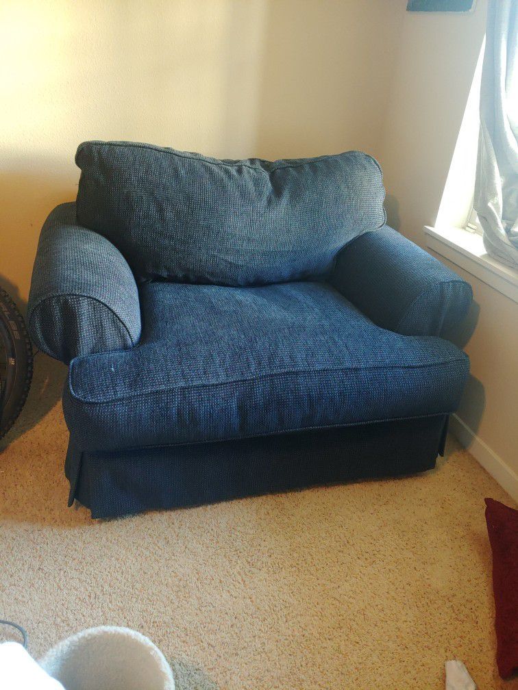 Free Chair. Top Pillow Cover Zipper Ripped