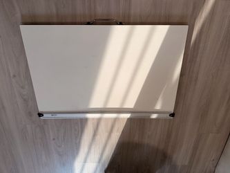 Portable drawing table