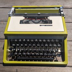 Vintage Montgomery Ward Escort 33 Olivetti Dora Lime Green Portable Typewriter
