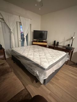 Brand New Sealy Posturepedic, Queen Size Luxury Mattress. Can deliver if needed.