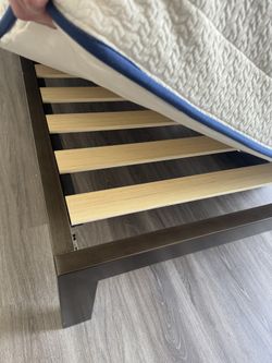 Keetsa bed frame - Queen