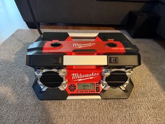 Milwaukee radio /charger comes with 5.0 Milwaukee battery