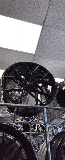 19" Wheels | Bolt Pattern: 5x114.3 (5x4.5) ​Give your ride a clean, aggressive upgrade! High-demand 19-inch wheels in the ultra-versatile 5x114.3 bolt