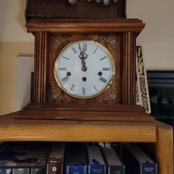 Old World Widing Clock For Mantel
