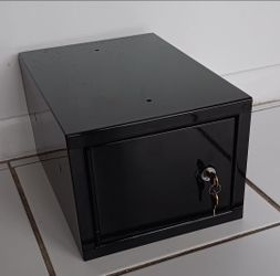 NEW "Stack On" heavy gauge steel pistol box safe with 2 keys 9 1/4" x 13" x 7 1/4" $75 FIRM