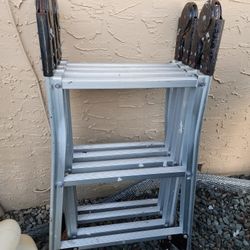 Foldable 12' Ladder