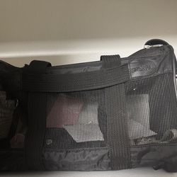 Cat / pet carrier