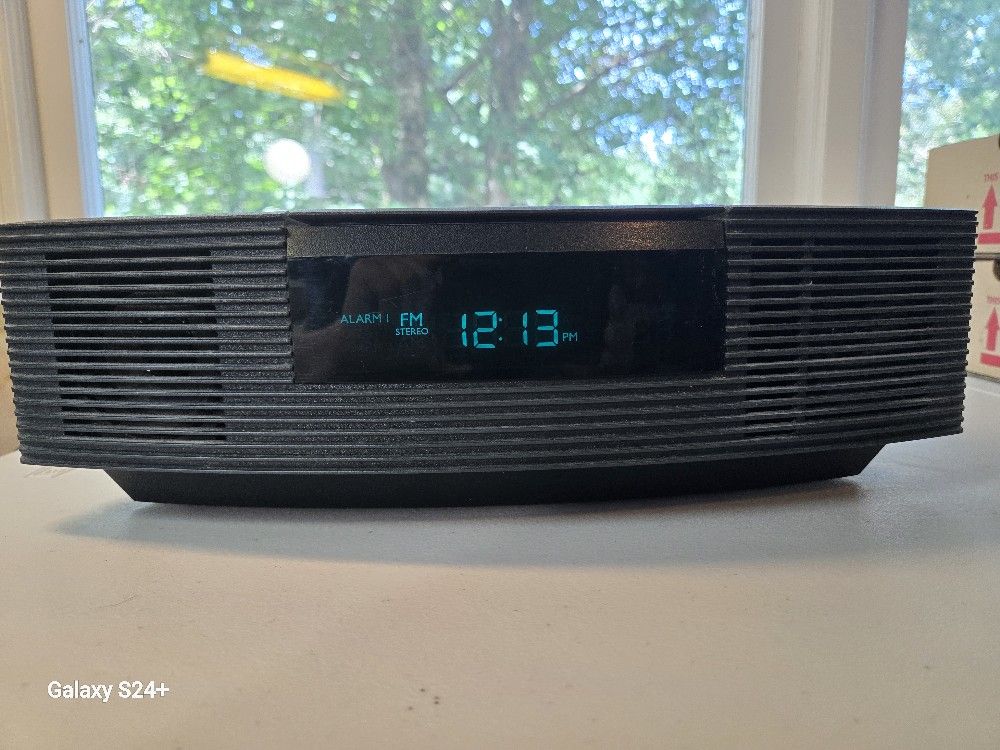 BOSE AWRC-1G Wave Radio/CD Audio System with 2 Alarms and Snooze button