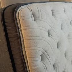 Queen size Serta Perfect Sleeper pillow top Mattress
