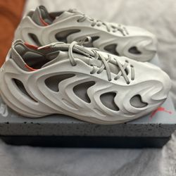 Size 10 - Adidas adiFOM Q, Off White Tan Sneakers Lace Foam 
