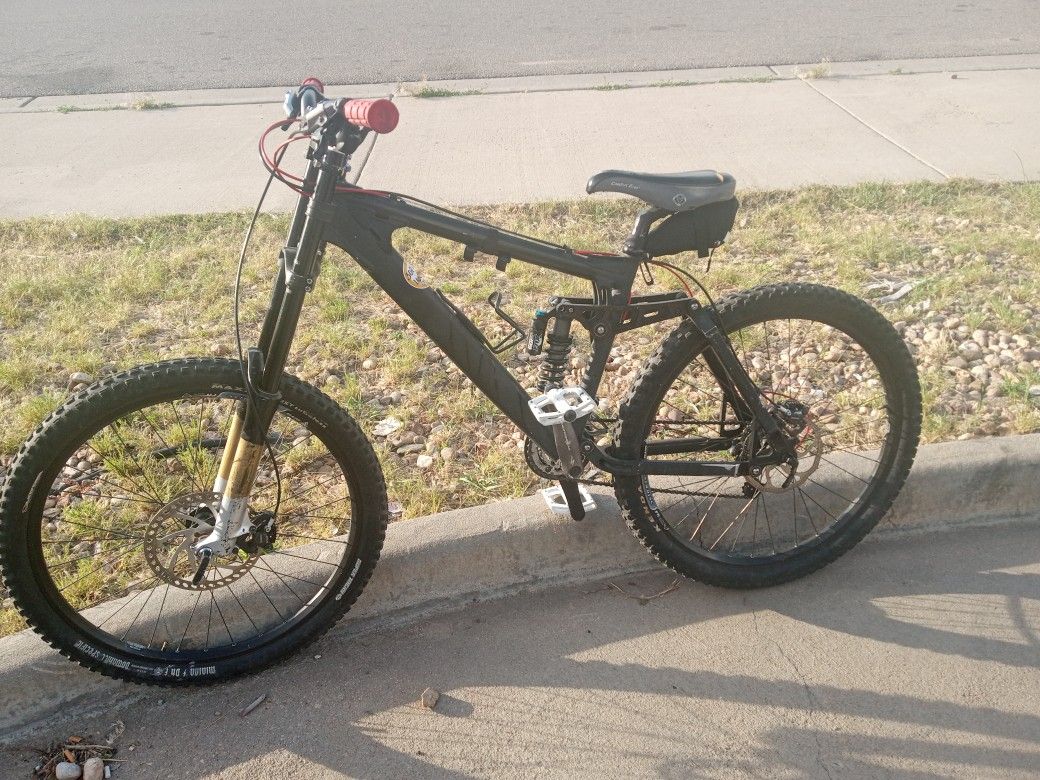 Downhill bike Custom for Sale in Denver, CO - OfferUp