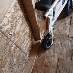 Bicicleta Eléctrica  Muy Buena ...si Alguien Está Interesado déjeme Saber Gracias 