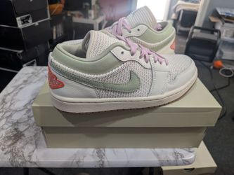 WOMENS AIR JORDAN 1 LOW SE SAIL/ICED CARMINE II0569-100 (Multiple Sizes Available)