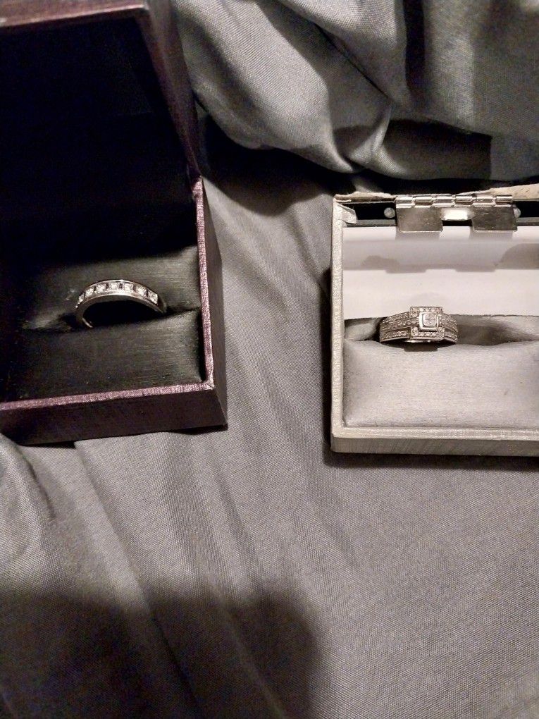 Man's Wedding Ring and woman's Wedding Ring
