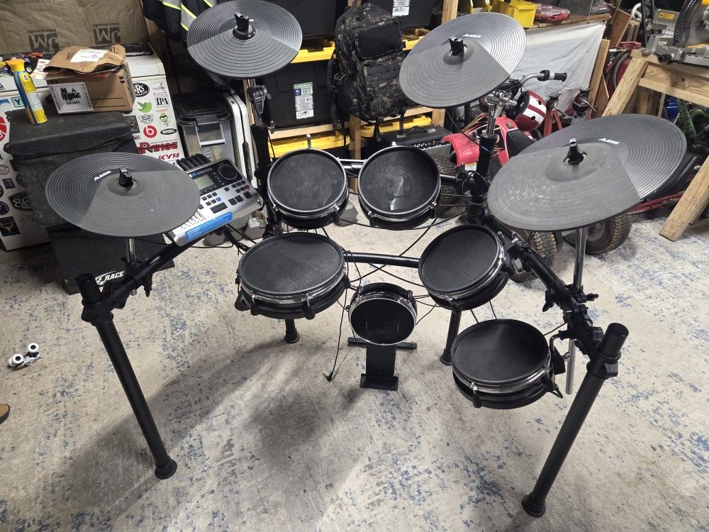 Alesis DM 10 Kit Electronic Drum Set (please Eead Description)