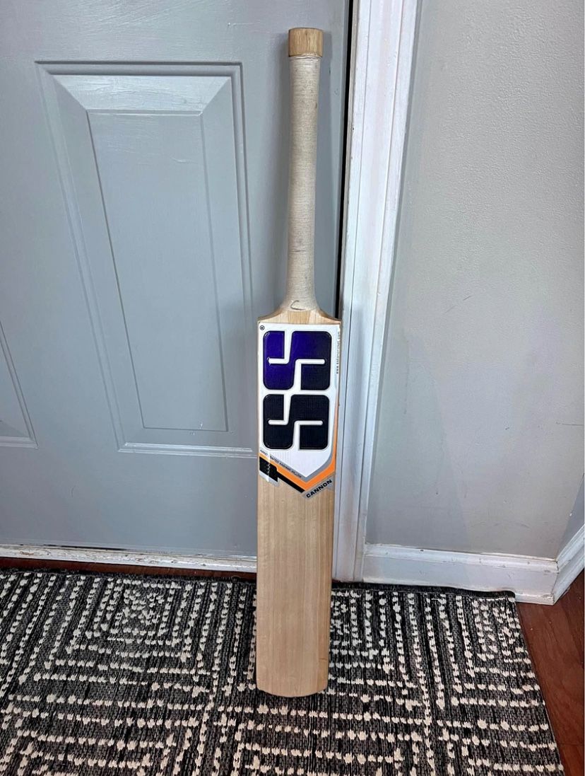 SS CRICKET BAT USED LIKE NEW