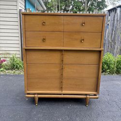 Kent Coffey The Sequence Mid Century Modern 5 Drawer Chest.