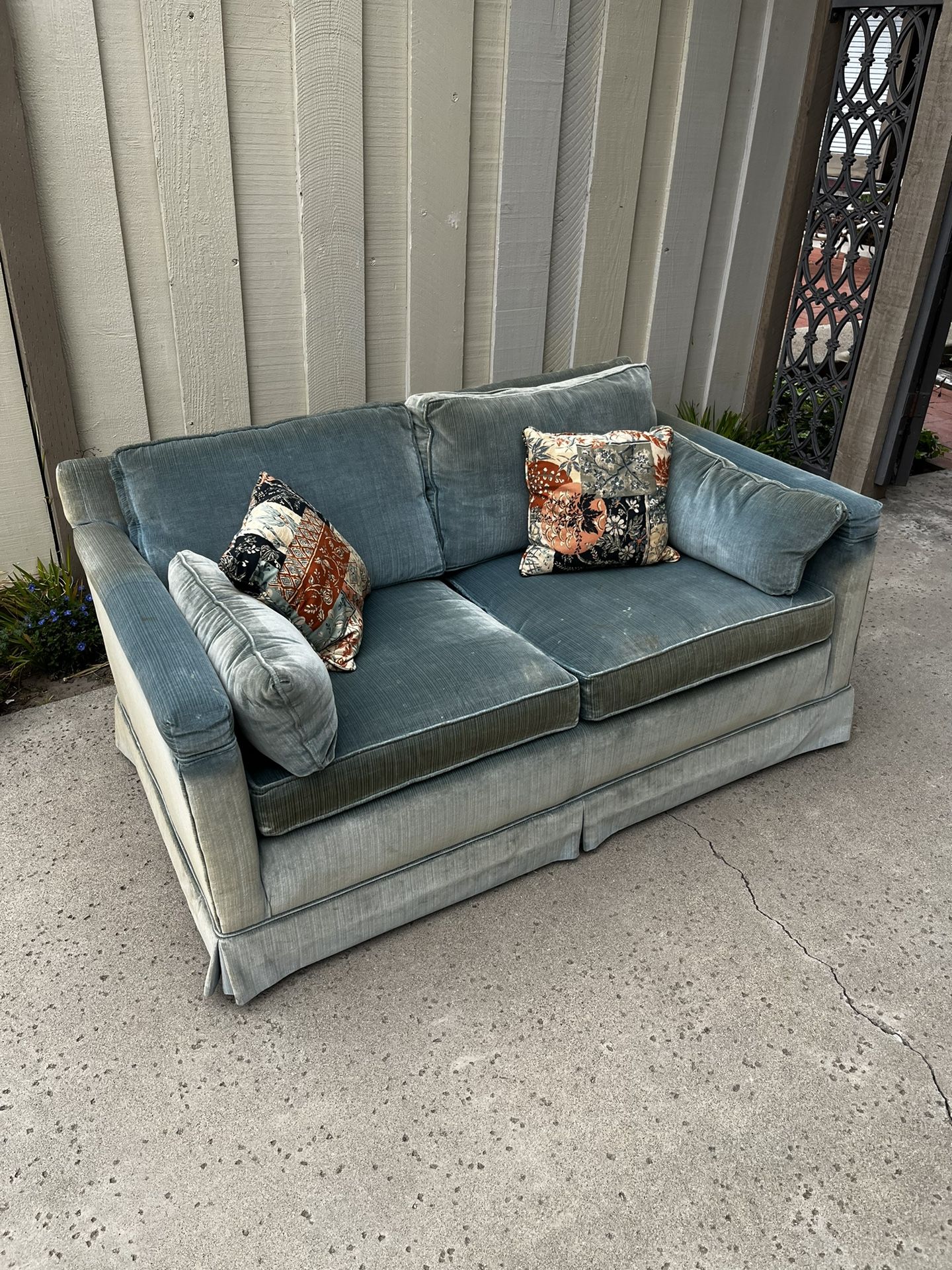 Vintage Couches FREE DELIVER for Sale in Orange, CA OfferUp