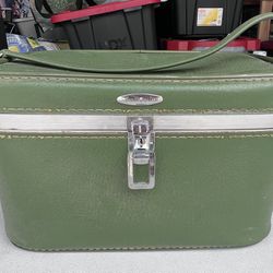 Vintage Travel Case With Accessories 