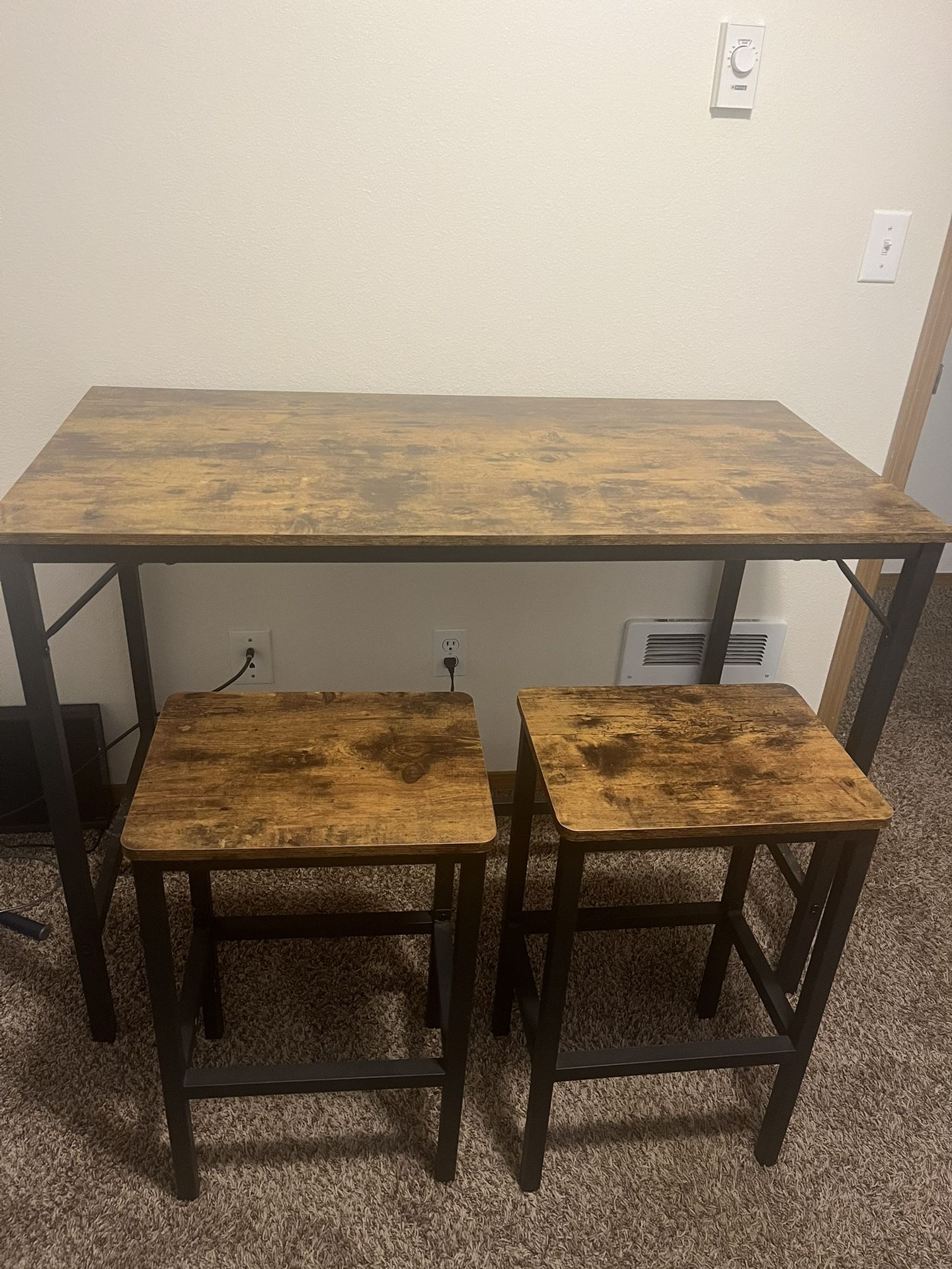 Table w/ 2 Stools