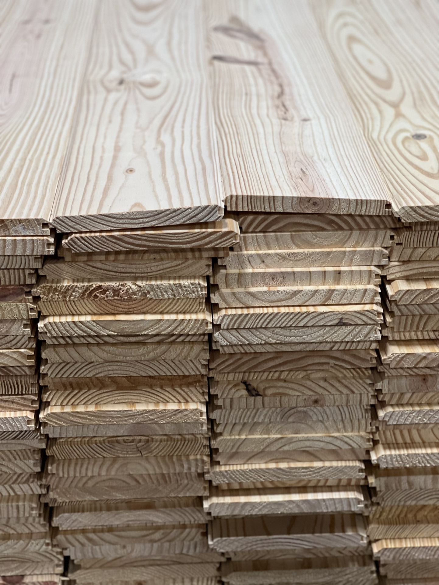 Knotty Tongue and groove pine siding