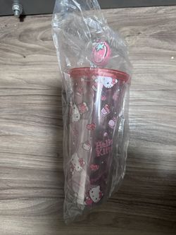 Sanrio Hello Kitty Strawberry Desserts Carnival Cup with Straw Charm