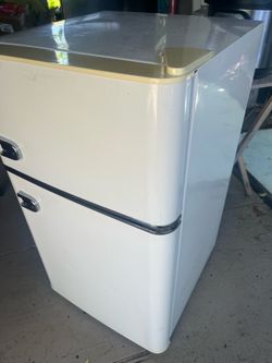 Mini FridgeTop Freezer $65