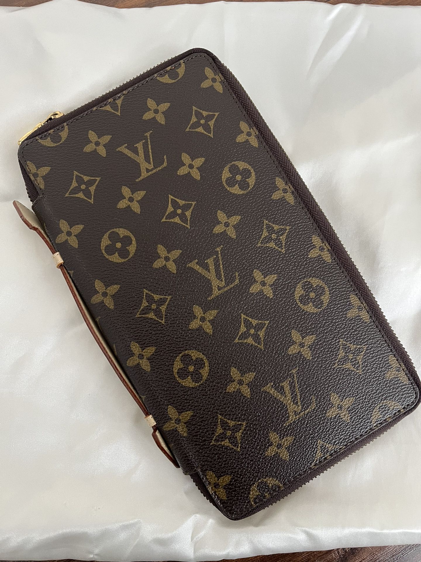 Louis Vuitton Cherry Blossom Papillon Wallet for Sale in Orlando, FL -  OfferUp
