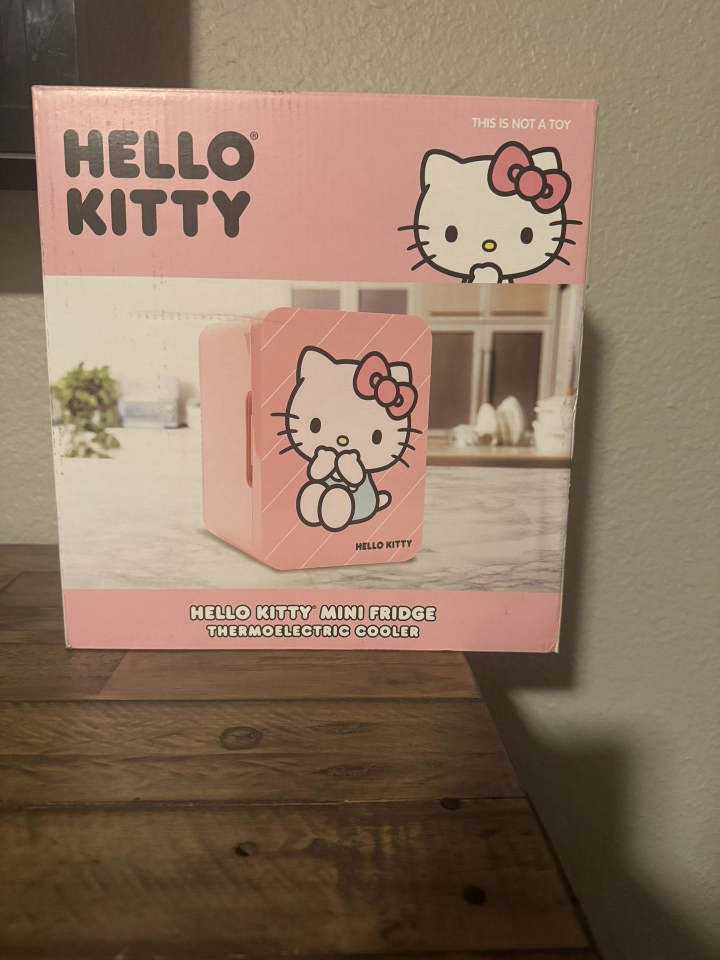 Hello Kitty 6 Mini Fridge