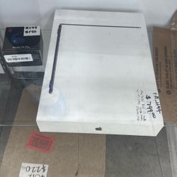 MacBook Air M3 Chip 256 SSD 