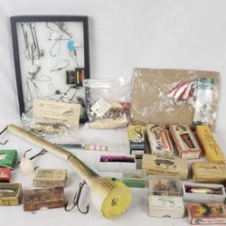 ASSORTED VINTAGE FISHING PLUGS, LURES